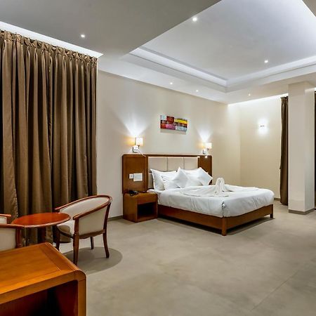Grand Regal Hotell Chandoli Exteriör bild