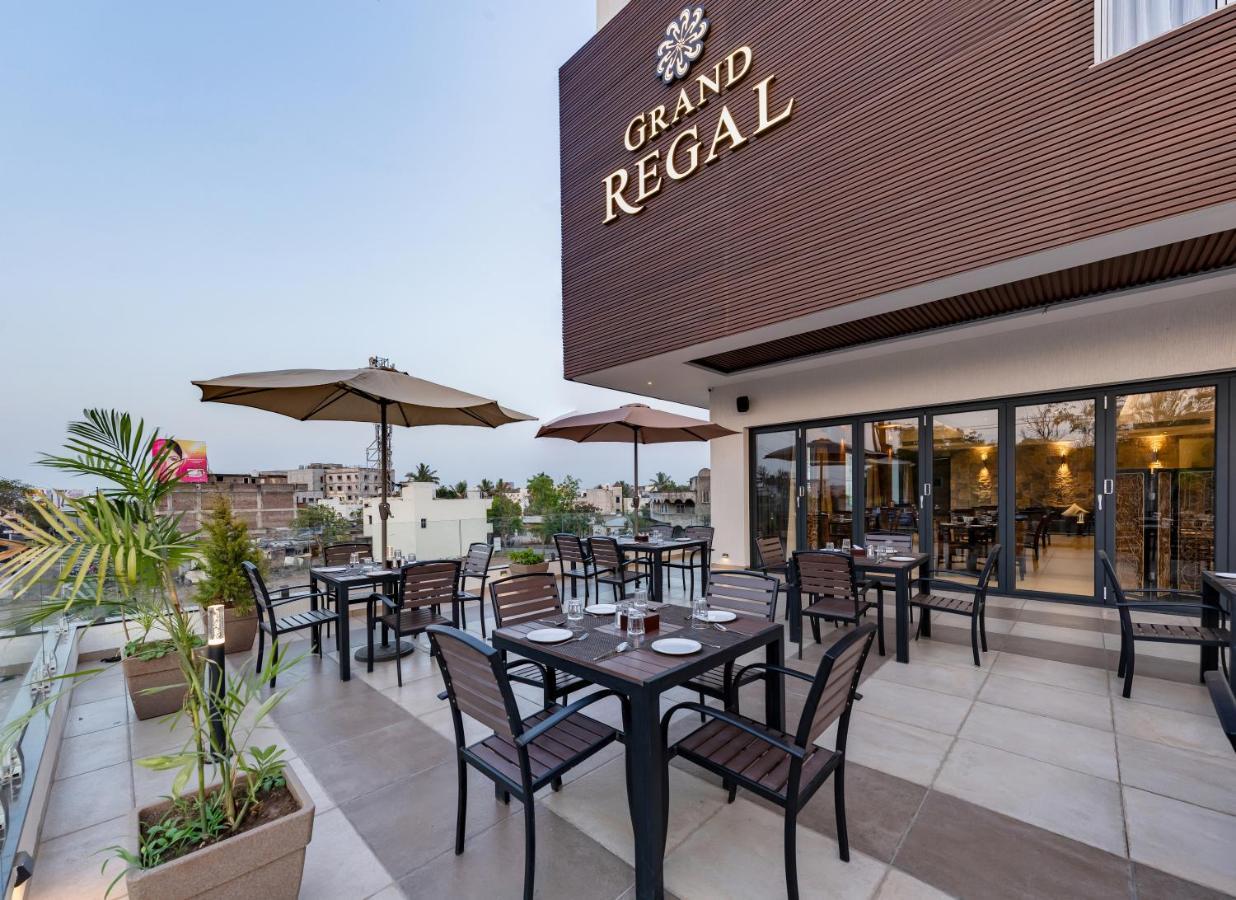 Grand Regal Hotell Chandoli Exteriör bild