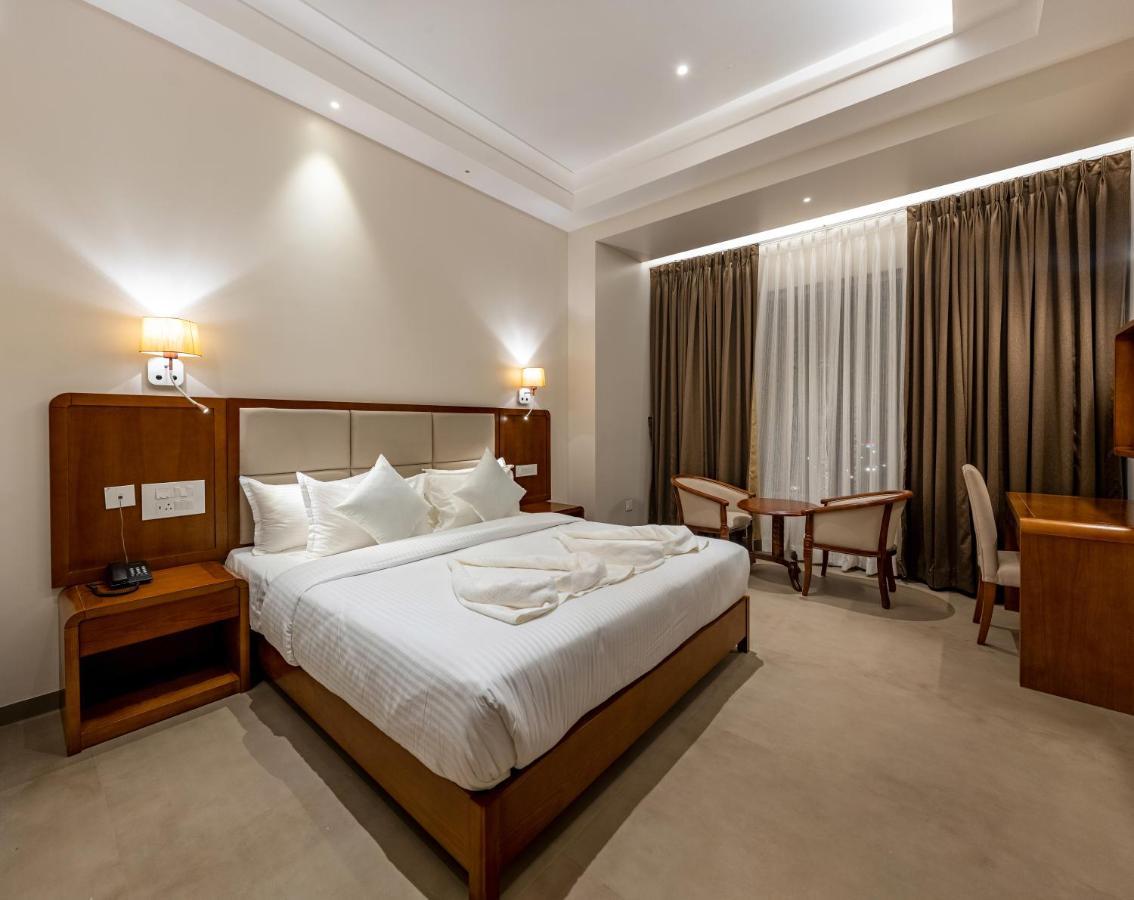 Grand Regal Hotell Chandoli Exteriör bild