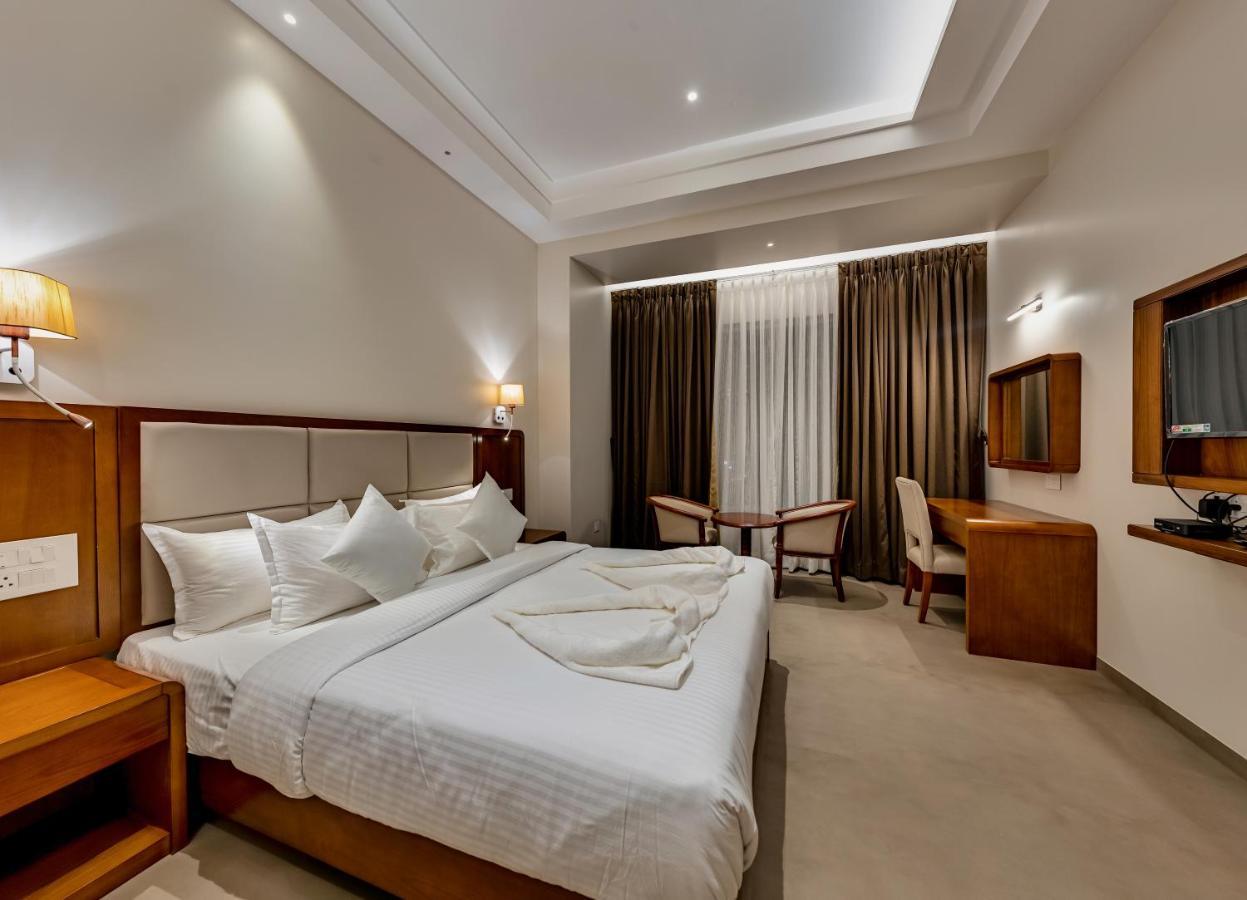 Grand Regal Hotell Chandoli Exteriör bild