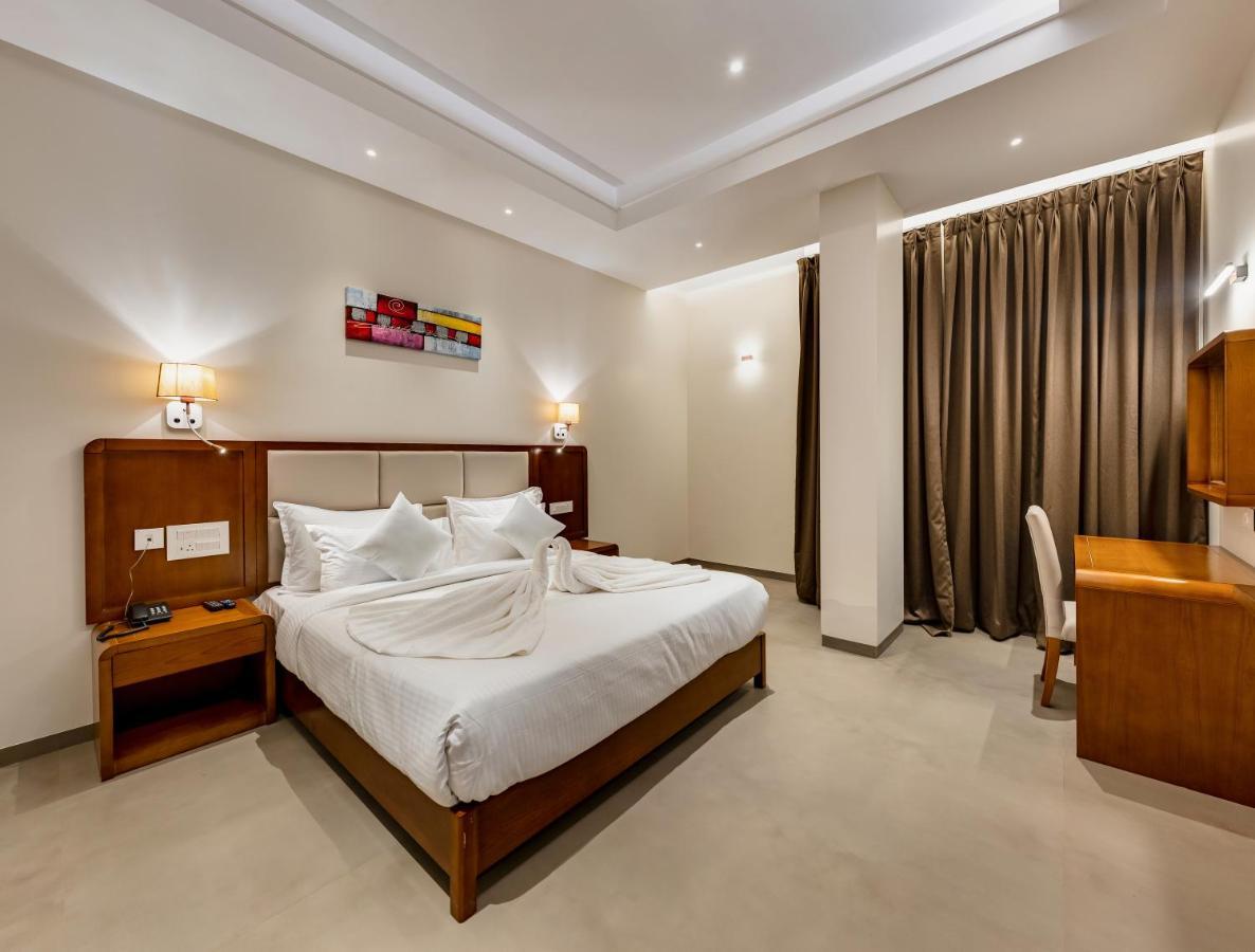Grand Regal Hotell Chandoli Exteriör bild